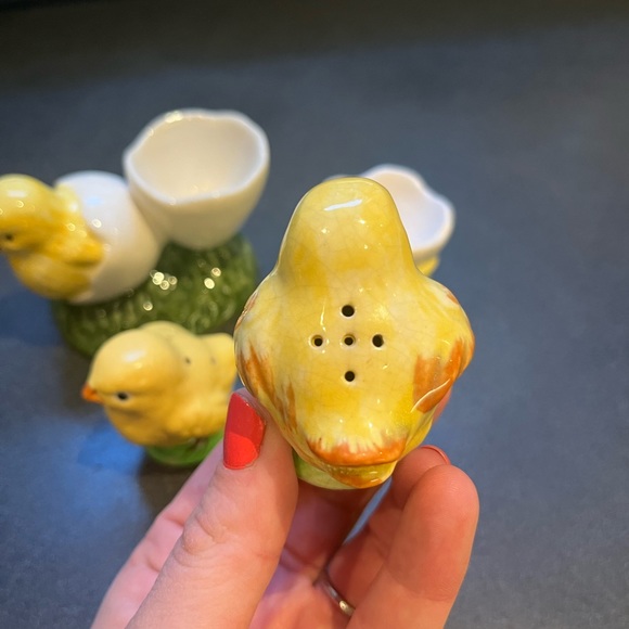 Vintage Easter Chicks, Shakers and Egg Cups - Picture 3 of 16